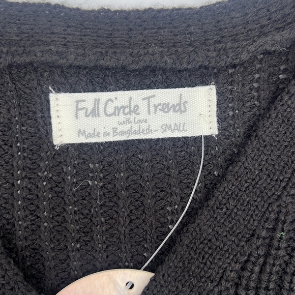 Full Circle Trends NWT Black Vneck Cropped Faux Wrap Sweater Women's sz. Small - Picture 5 of 11